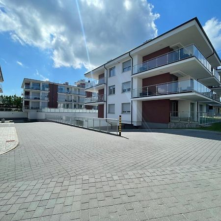 Miodowy Apartament Z Duzym Tarasem W Rewalu, Blisko Morza Luaran gambar