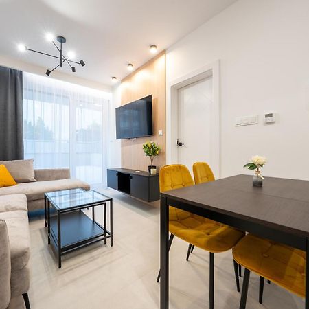 Miodowy Apartament Z Duzym Tarasem W Rewalu, Blisko Morza Luaran gambar