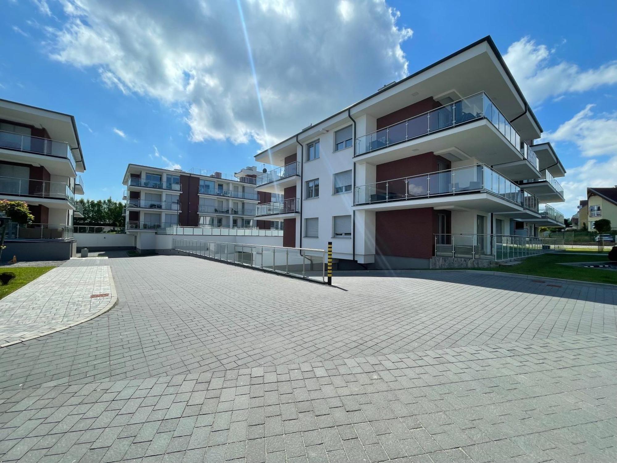 Miodowy Apartament Z Duzym Tarasem W Rewalu, Blisko Morza Luaran gambar