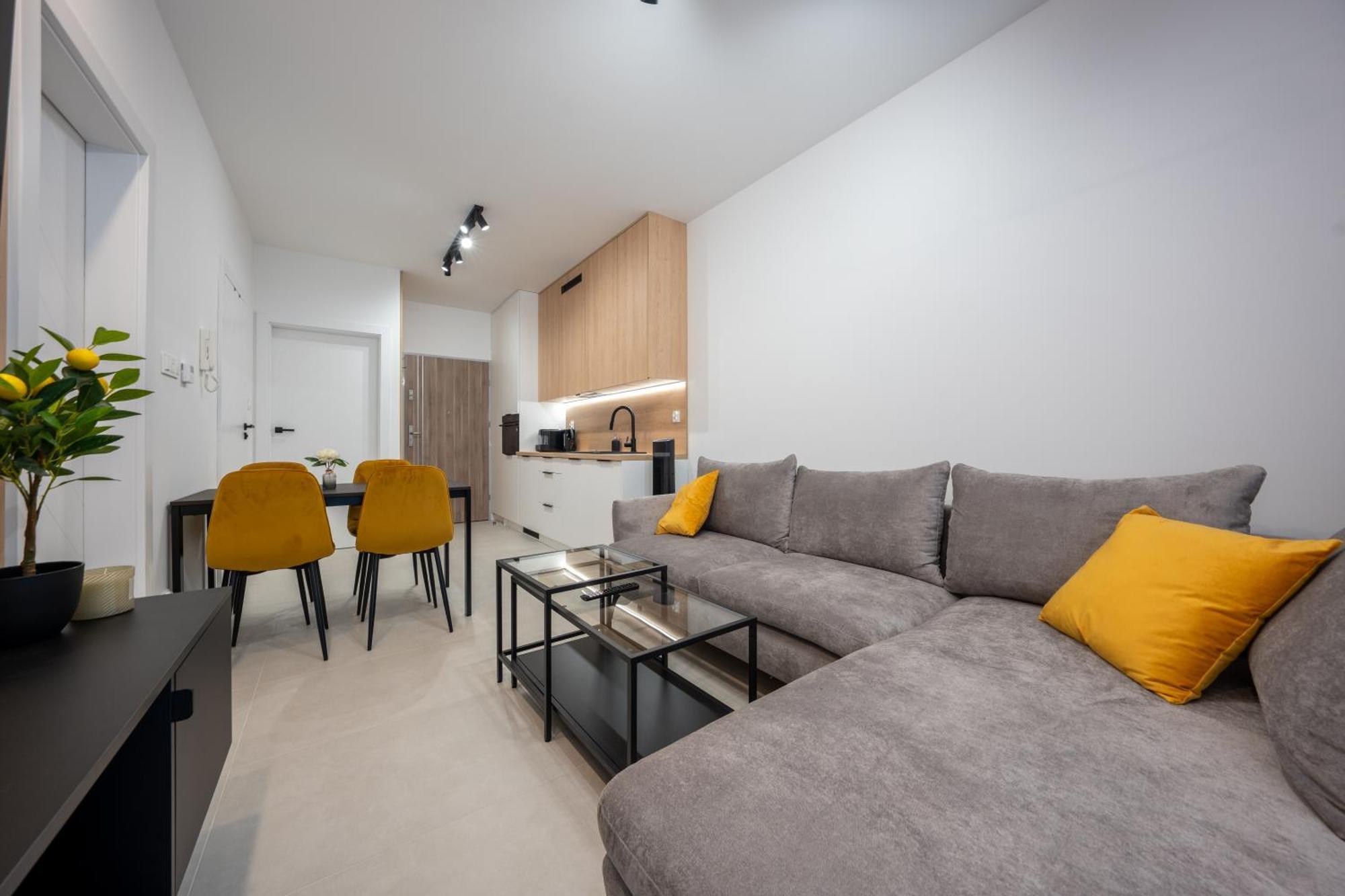 Miodowy Apartament Z Duzym Tarasem W Rewalu, Blisko Morza Luaran gambar