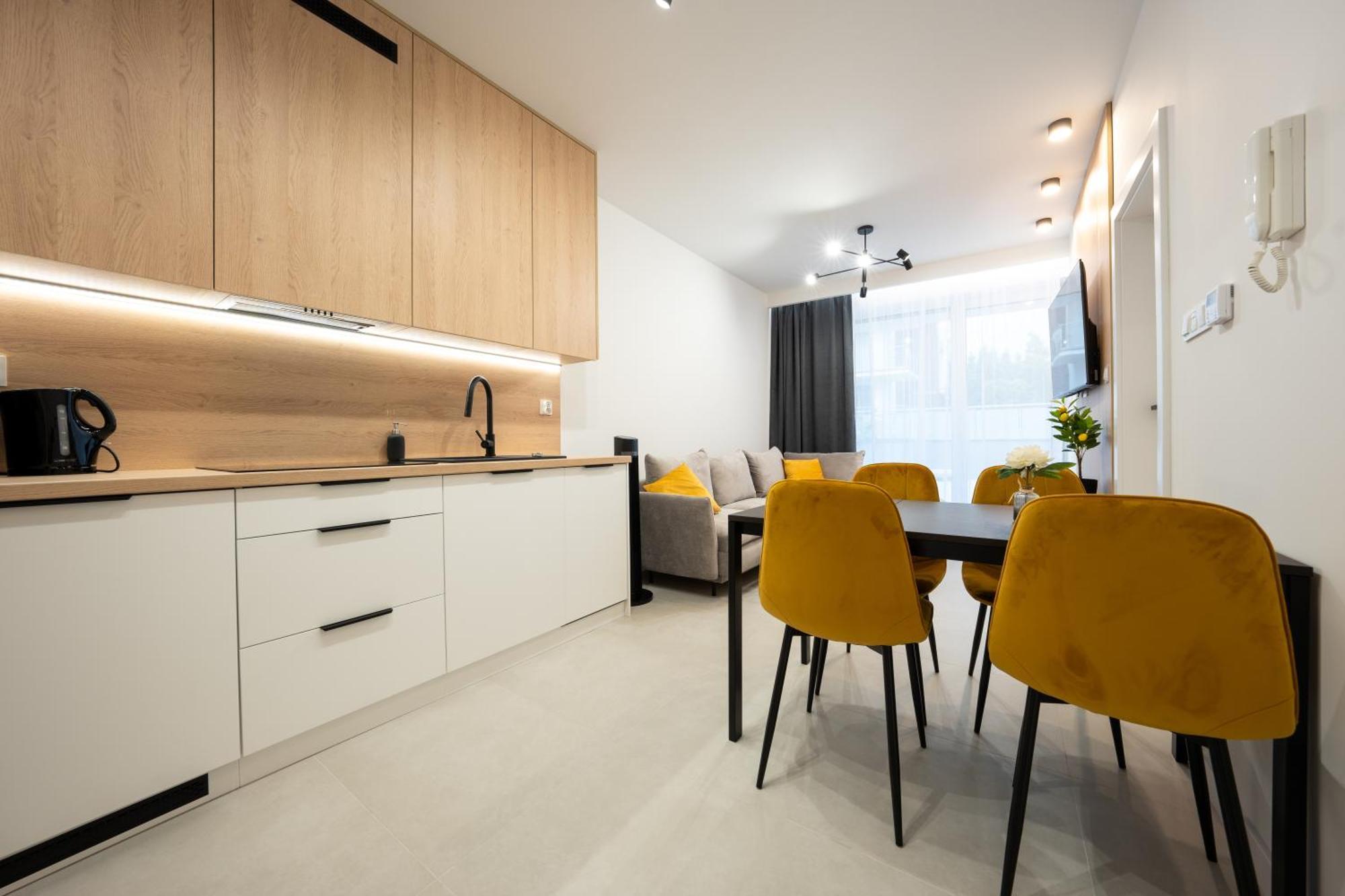 Miodowy Apartament Z Duzym Tarasem W Rewalu, Blisko Morza Luaran gambar
