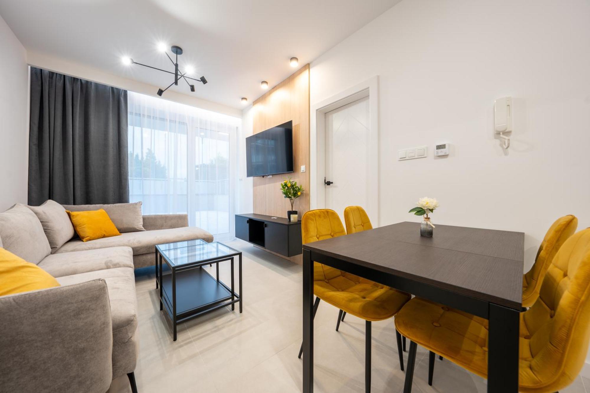 Miodowy Apartament Z Duzym Tarasem W Rewalu, Blisko Morza Luaran gambar